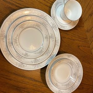 Noritake Sweet Leilani Porcelain China 7 pc. Place Setting